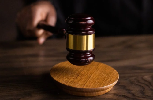 "火锅跳车案"丈夫被判刑，男方究竟担何责？