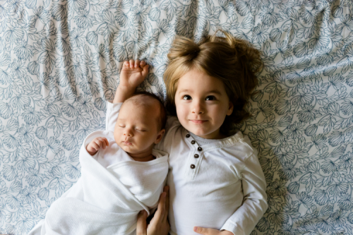 夫妻离婚后，谁有权抚养孩子？如何确定抚养费用？