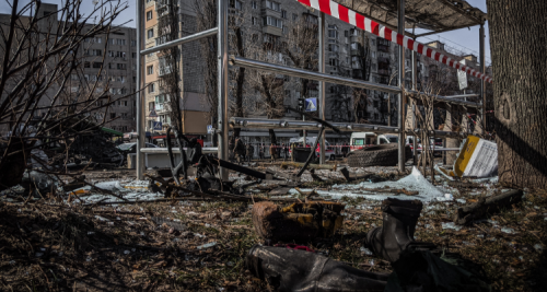 拆迁安置涉及到的土地使用权、建设用地规划和设计等事项，应该如何处理？