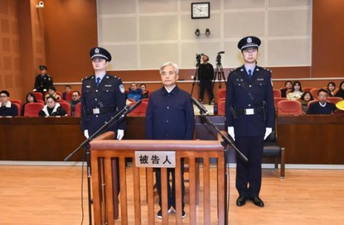 青岛原市长张新起贪污1.55亿被判无期，打击腐败刻不容缓