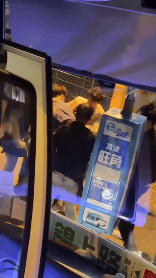 广东深圳发生斗殴事件 男子遭遇四人乱拳