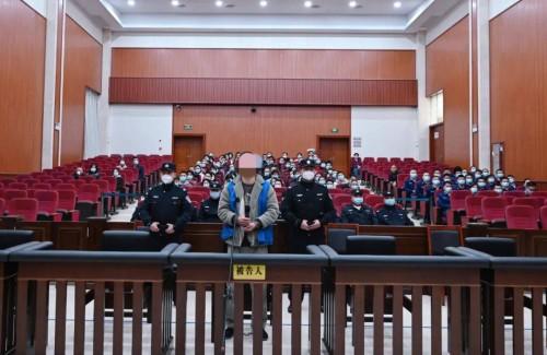 90后小伙作为出纳贪污400余万元获刑