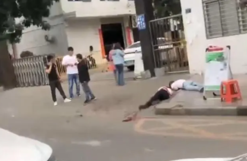 广东东莞一男子持刀伤人致三人死亡，嫌疑人已被警方控制